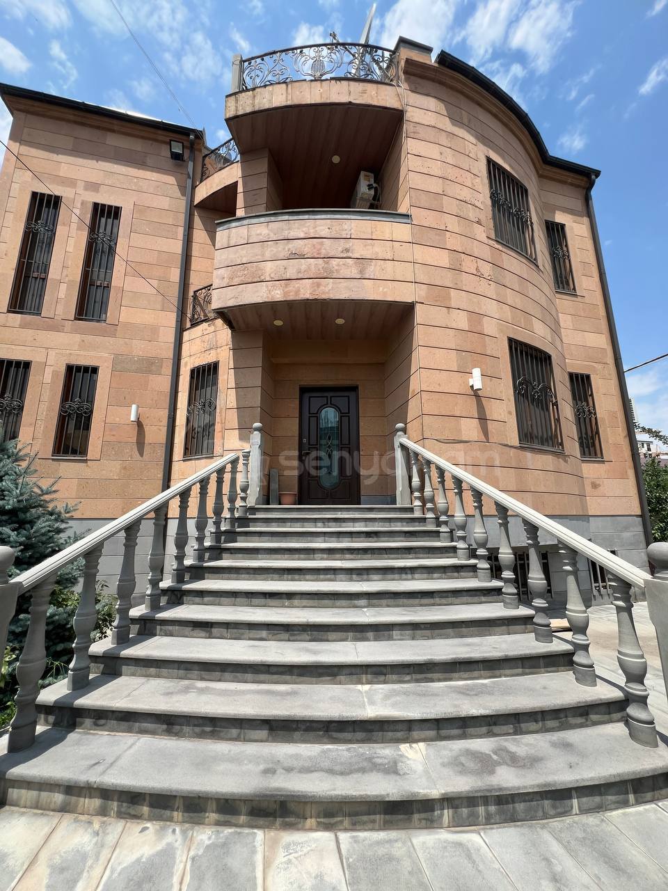 7 Սենյականոց Շքեղ Առանձնատուն, 500քմ, Կահավորված, Ավտոտնակով