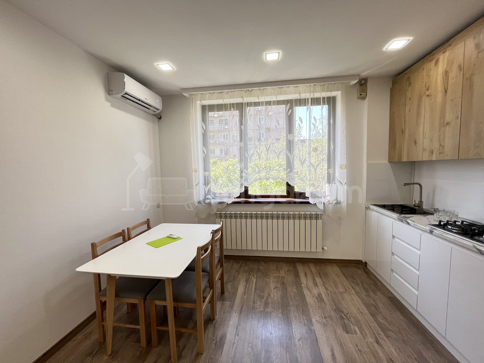 3 Սենյականոց Բնակարան, 70քմ, 4/9 հարկ, Կապիտալ Վերանորոգված, Կահավորված