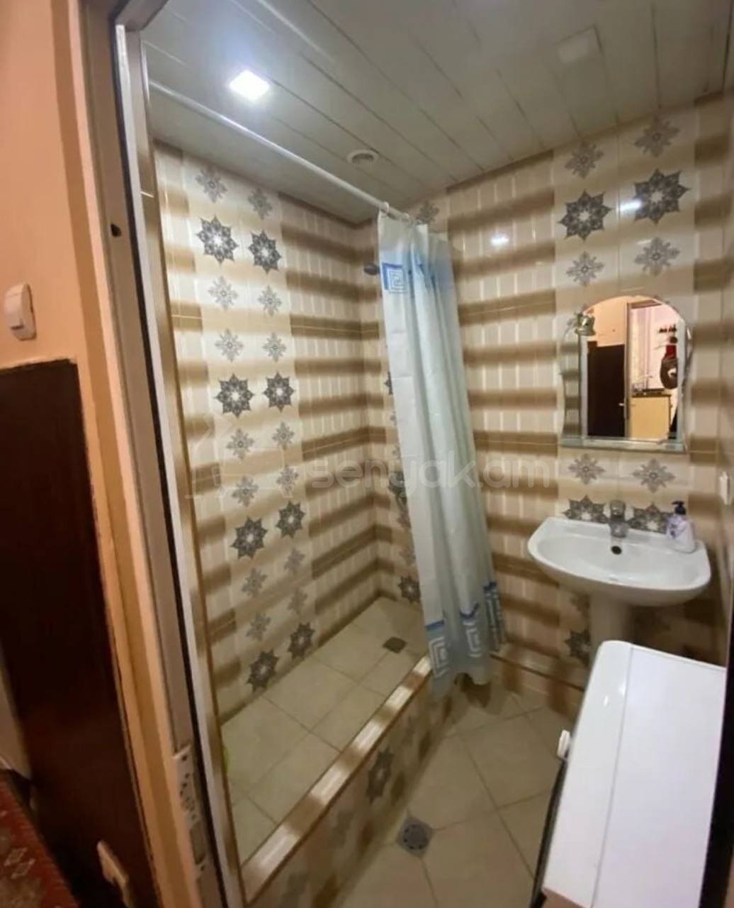 2 Սենյականոց Բնակարան Քարե Շենքում, 48քմ, 5/6 հարկ, Նորմալ Վիճակում, Կահավորված