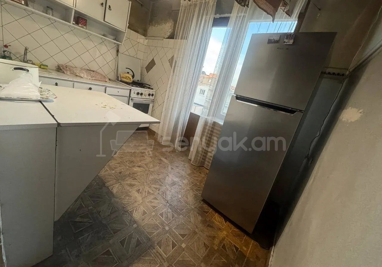 2 Սենյականոց Բնակարան Քարե Շենքում, 54քմ, 4/5 հարկ, Պետական Վիճակում