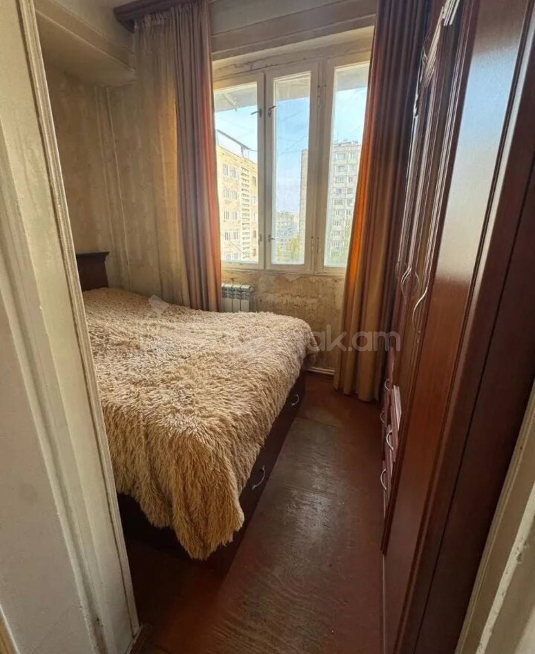 3 Սենյականոց Բնակարան Քարե Շենքում, 45քմ, 6/9 հարկ, Նորմալ Վիճակում, Կահավորված