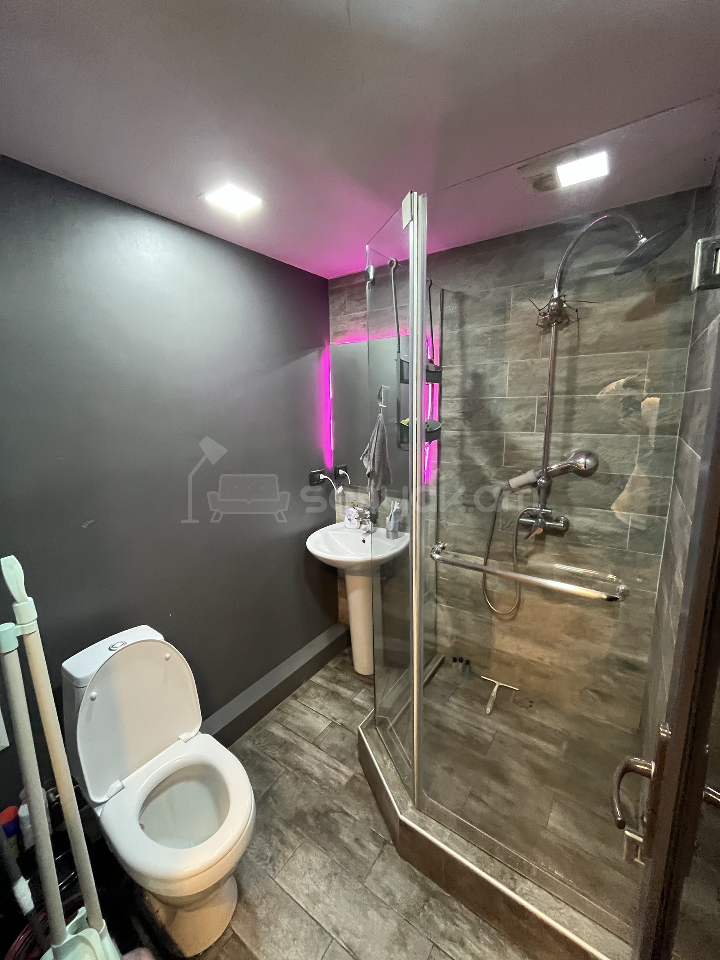 2 Սենյականոց Բնակարան Քարե Շենքում, 53քմ, 4/4 հարկ, Դիզայներական Վերանորոգված