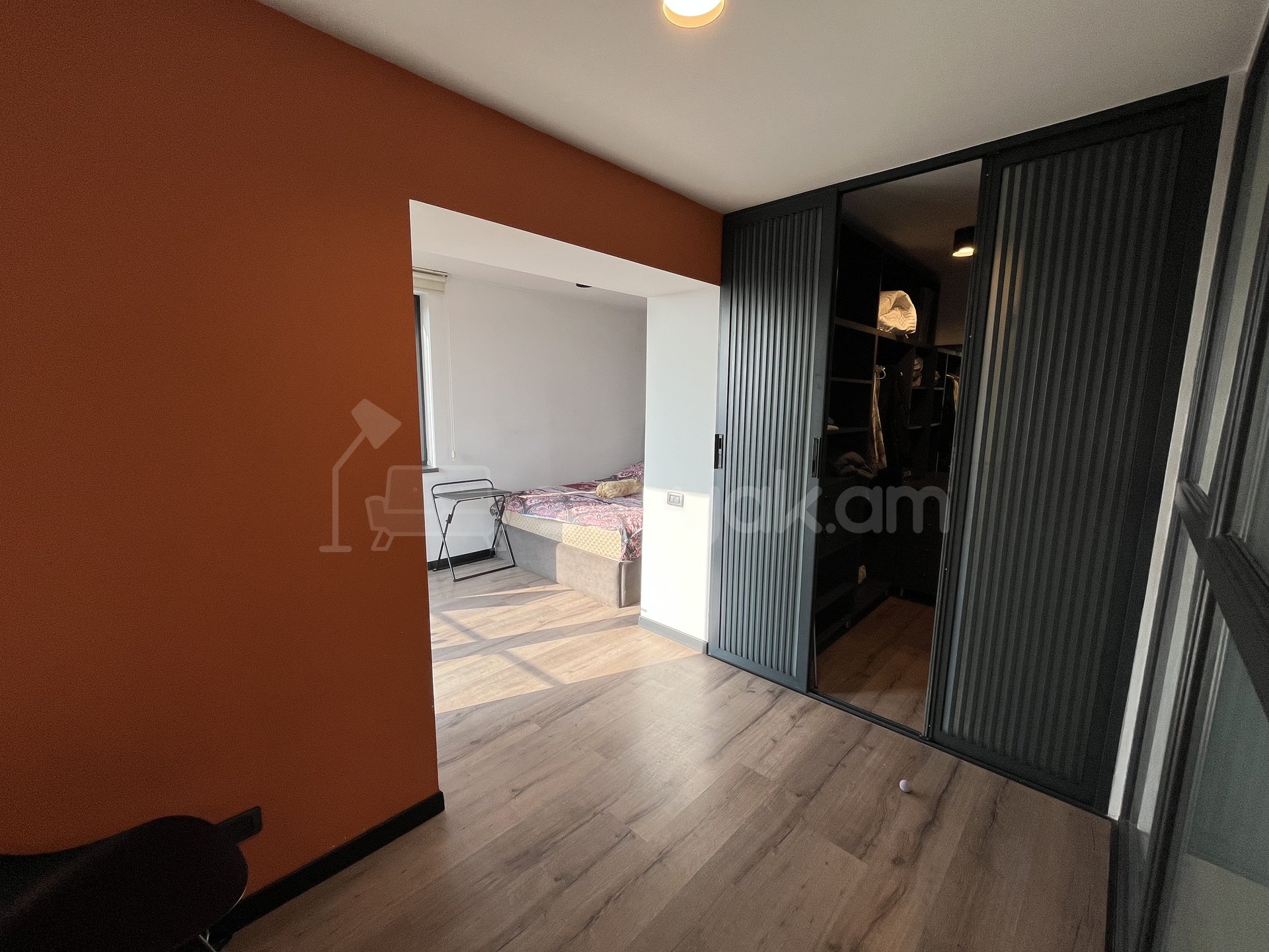 2 Սենյականոց Բնակարան Քարե Շենքում, 53քմ, 4/4 հարկ, Դիզայներական Վերանորոգված