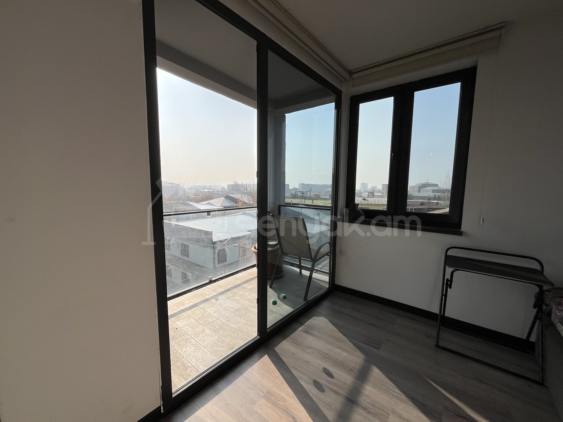 2 Սենյականոց Բնակարան Քարե Շենքում, 53քմ, 4/4 հարկ, Դիզայներական Վերանորոգված