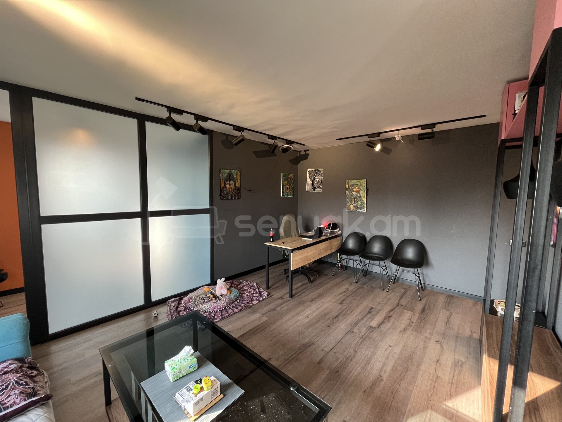 2 Սենյականոց Բնակարան Քարե Շենքում, 53քմ, 4/4 հարկ, Դիզայներական Վերանորոգված