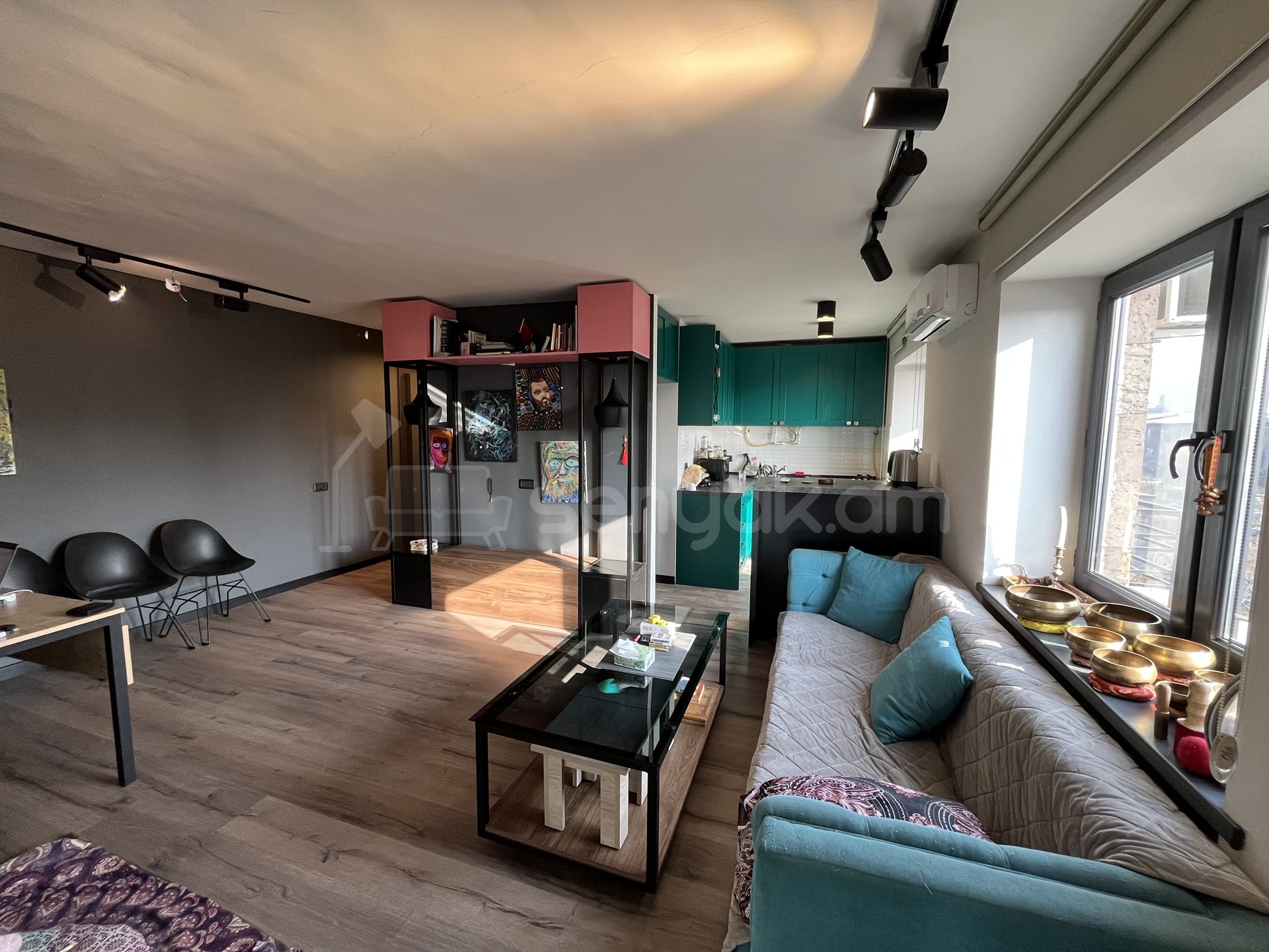 2 Սենյականոց Բնակարան Քարե Շենքում, 53քմ, 4/4 հարկ, Դիզայներական Վերանորոգված