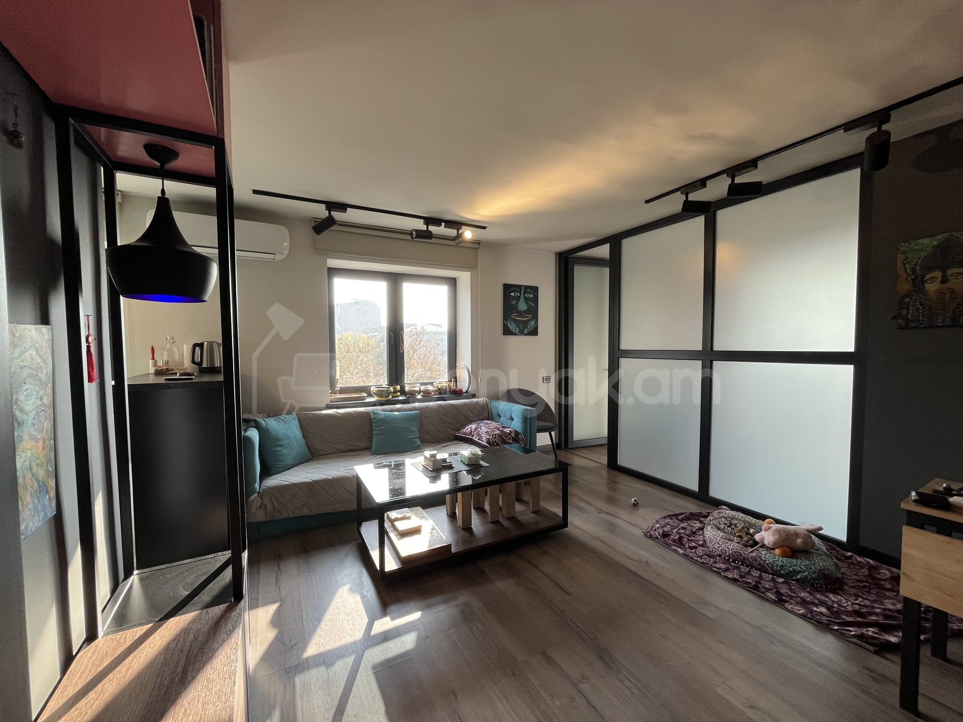 2 Սենյականոց Բնակարան Քարե Շենքում, 53քմ, 4/4 հարկ, Դիզայներական Վերանորոգված