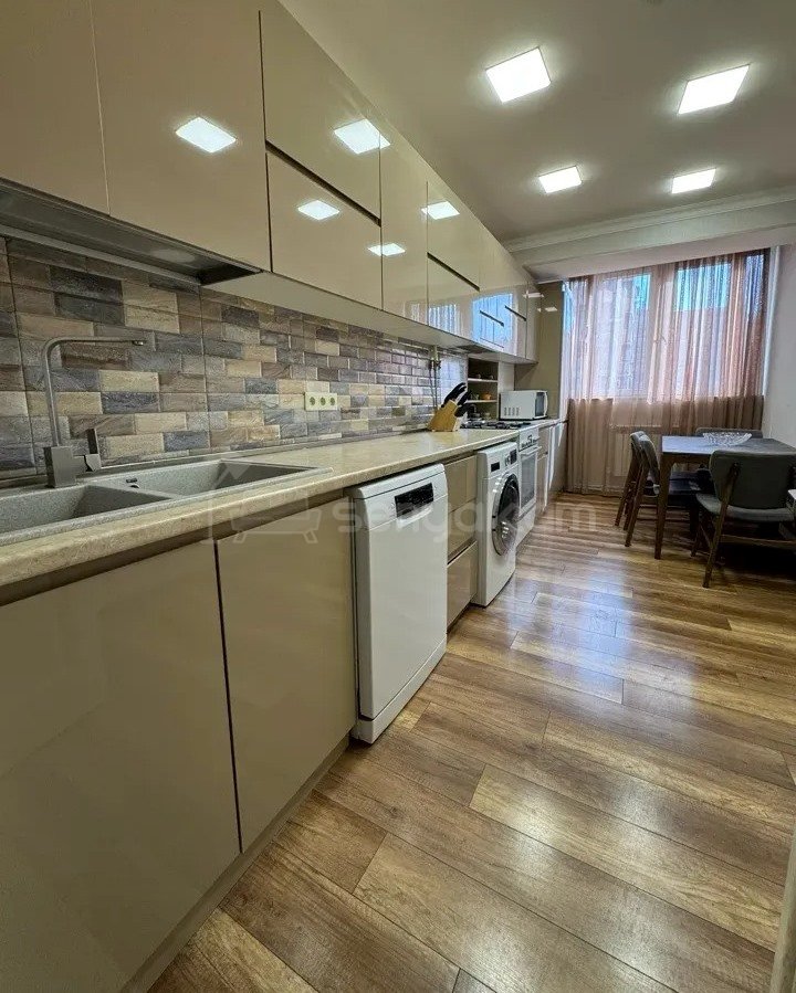 3 Սենյականոց Բնակարան, 79քմ, 5/9 հարկ, Կապիտալ Վերանորոգված