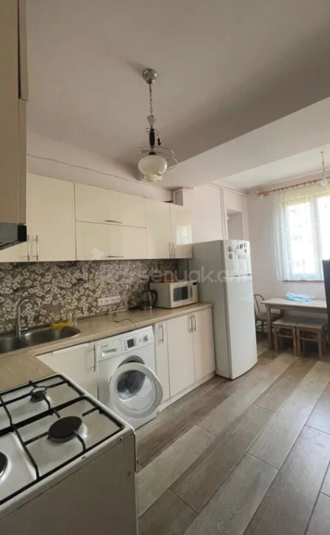 3 Սենյականոց Բնակարան, 90քմ, 6/9 հարկ, Նորմալ Վիճակում, Կահավորված