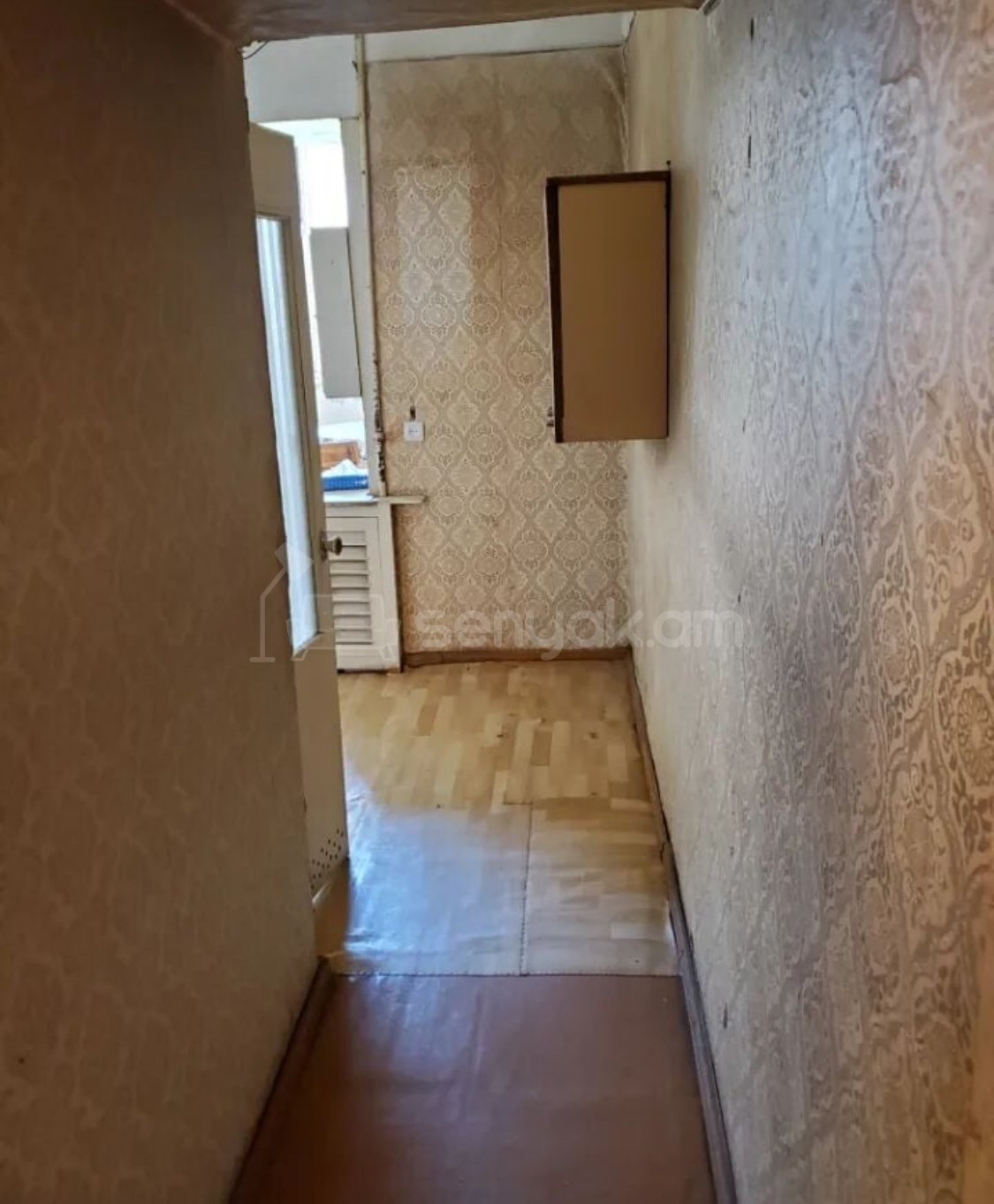 1 Սենյականոց Բնակարան Քարե Շենքում, 42քմ, 4/5 հարկ, Պետական Վիճակում