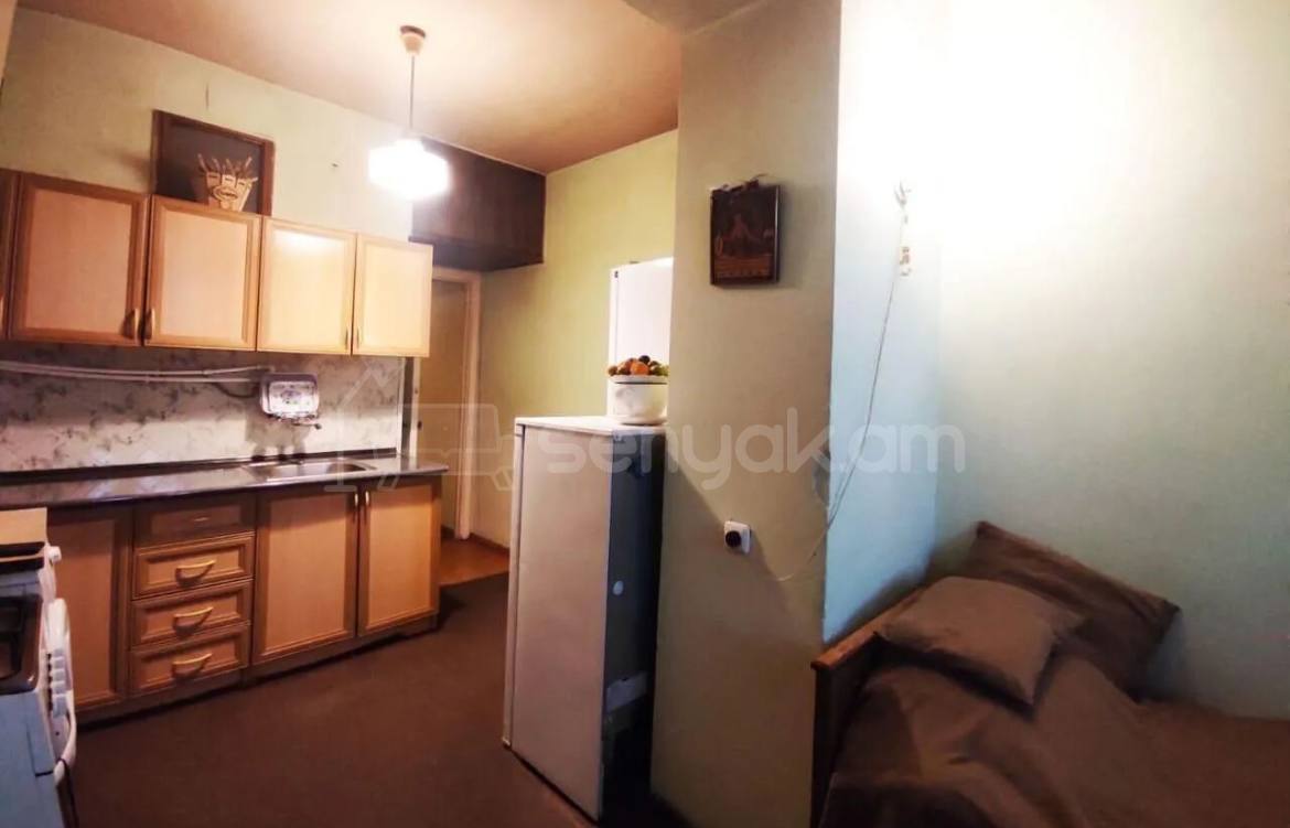 2 Սենյականոց Բնակարան Քարե Շենքում, 40քմ, 4/5 հարկ, Պետական Վիճակում