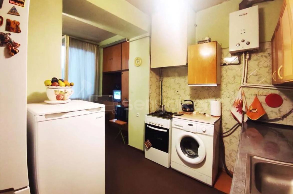 2 Սենյականոց Բնակարան Քարե Շենքում, 40քմ, 4/5 հարկ, Պետական Վիճակում