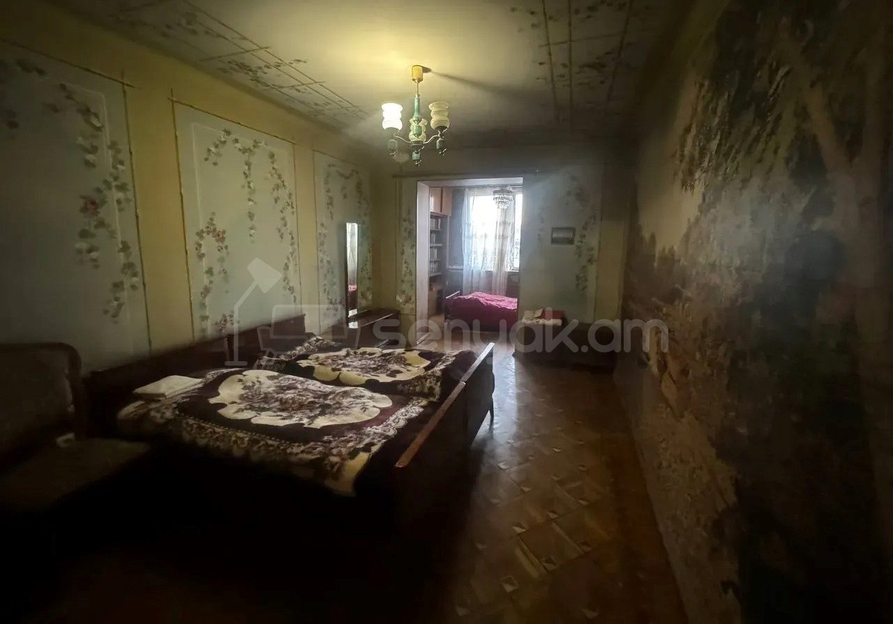 2 Սենյականոց Բնակարան Քարե Շենքում, 54քմ, 4/5 հարկ, Պետական Վիճակում