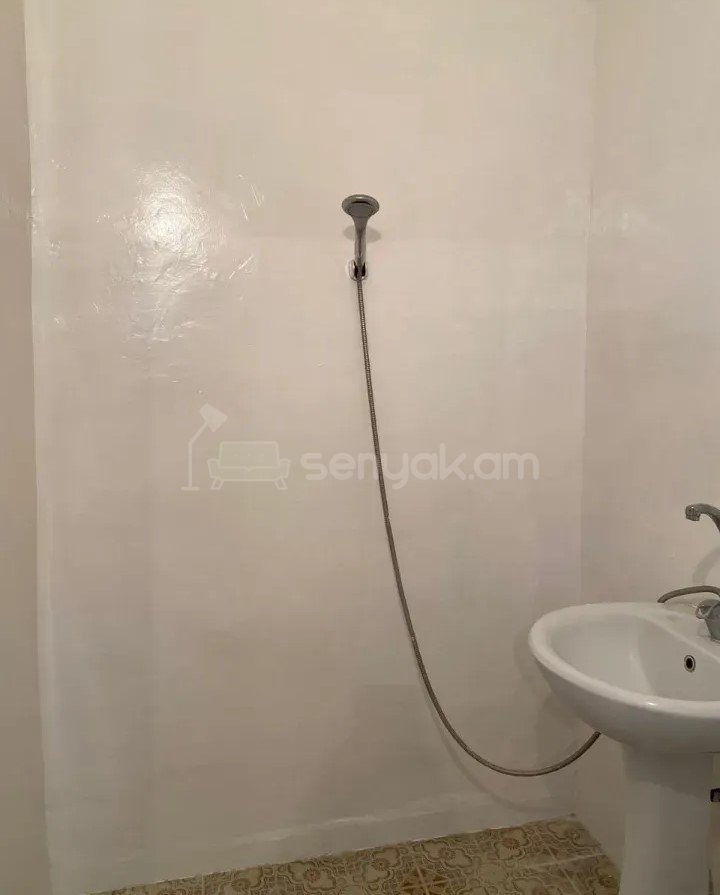 1 Սենյականոց Բնակարան, 42քմ, 3/9 հարկ, Նորմալ Վիճակում