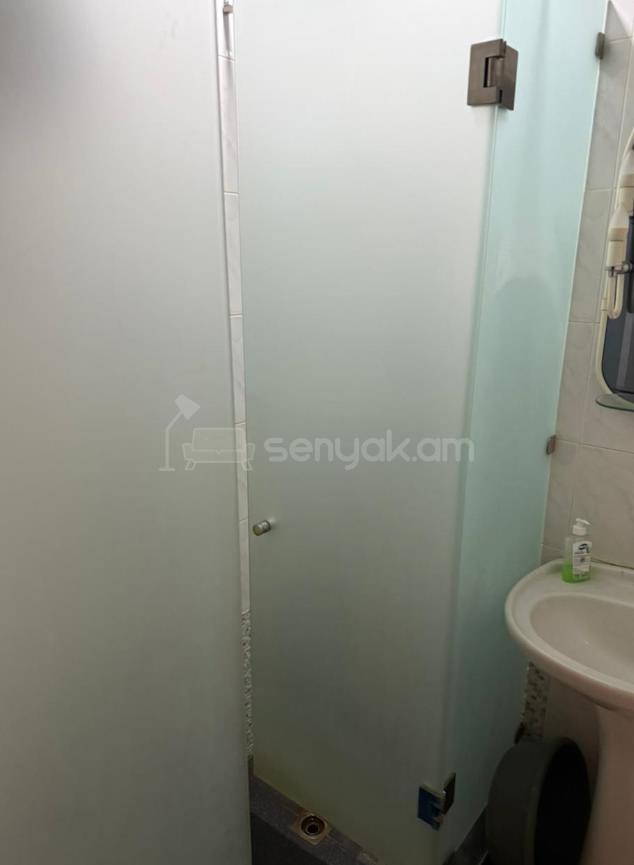 1 Սենյականոց Բնակարան Քարե Շենքում, 45քմ, 2/4 հարկ, Կապիտալ Վերանորոգված, Կահավորված