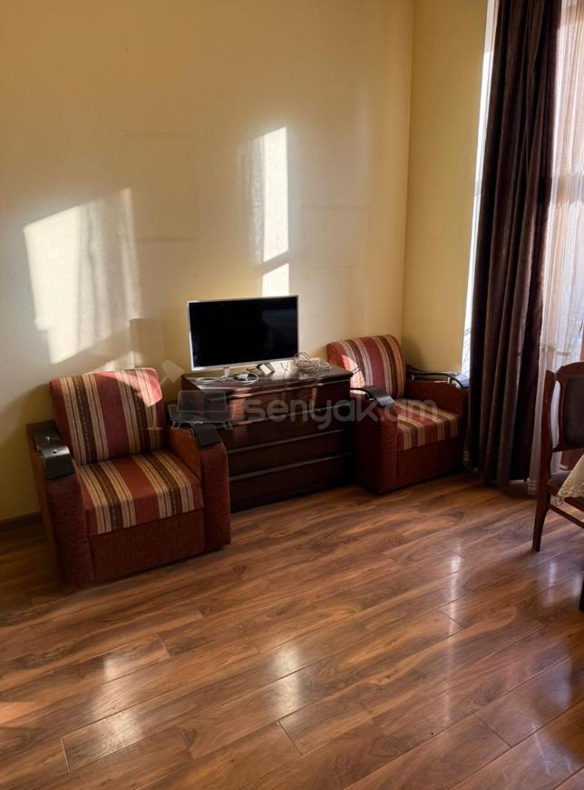 1 Սենյականոց Բնակարան Քարե Շենքում, 45քմ, 2/4 հարկ, Կապիտալ Վերանորոգված, Կահավորված