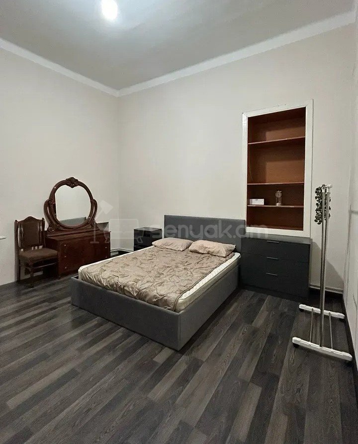 4 Սենյականոց Բնակարան Քարե Շենքում, 110քմ, 3/4 հարկ, Դիզայներական Վերանորոգված, Կահավորված, Արևկող