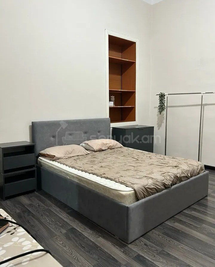 4 Սենյականոց Բնակարան Քարե Շենքում, 110քմ, 3/4 հարկ, Դիզայներական Վերանորոգված, Կահավորված, Արևկող