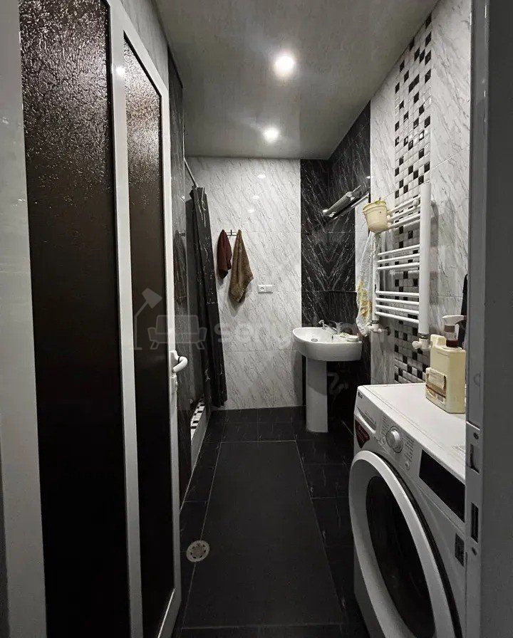 4 Սենյականոց Բնակարան Քարե Շենքում, 110քմ, 3/4 հարկ, Դիզայներական Վերանորոգված, Կահավորված, Արևկող