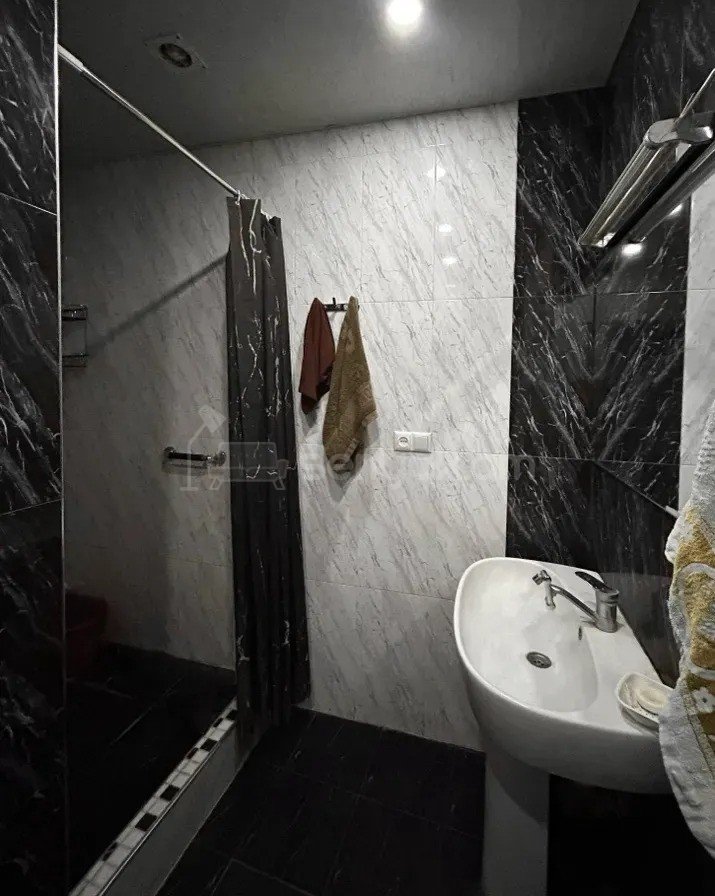 4 Սենյականոց Բնակարան Քարե Շենքում, 110քմ, 3/4 հարկ, Դիզայներական Վերանորոգված, Կահավորված, Արևկող