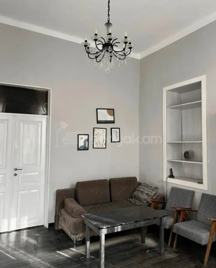 4 Սենյականոց Բնակարան Քարե Շենքում, 110քմ, 3/4 հարկ, Դիզայներական Վերանորոգված, Կահավորված, Արևկող