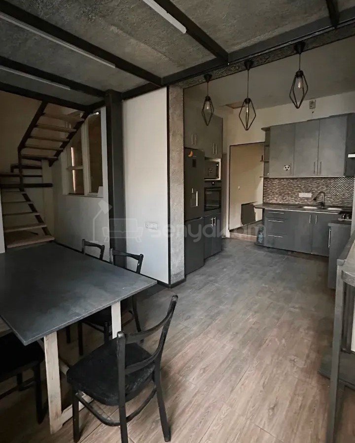 4 Սենյականոց Բնակարան Քարե Շենքում, 110քմ, 3/4 հարկ, Դիզայներական Վերանորոգված, Կահավորված, Արևկող