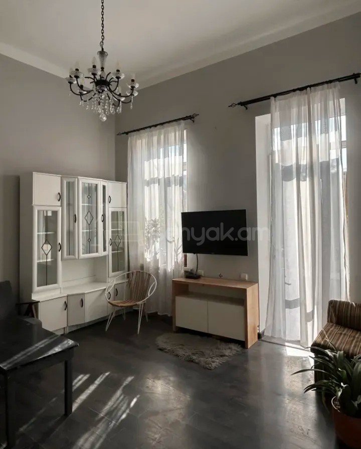 4 Սենյականոց Բնակարան Քարե Շենքում, 110քմ, 3/4 հարկ, Դիզայներական Վերանորոգված, Կահավորված, Արևկող