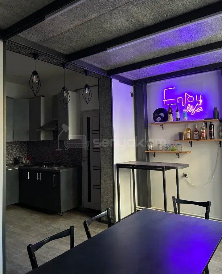 4 Սենյականոց Բնակարան Քարե Շենքում, 110քմ, 3/4 հարկ, Դիզայներական Վերանորոգված, Կահավորված, Արևկող