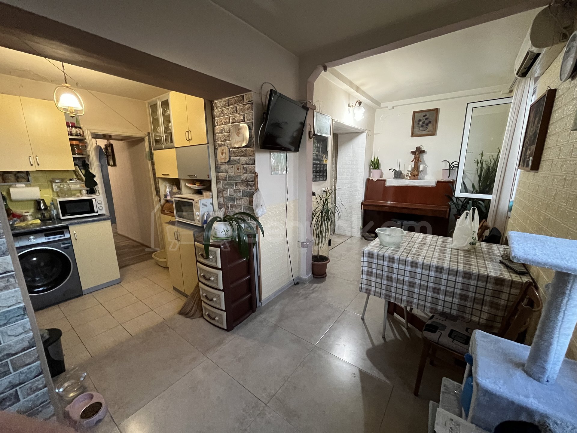 3 Սենյականոց Բնակարան Քարե Շենքում, 79քմ, 3/5 հարկ, Նորմալ Վիճակում