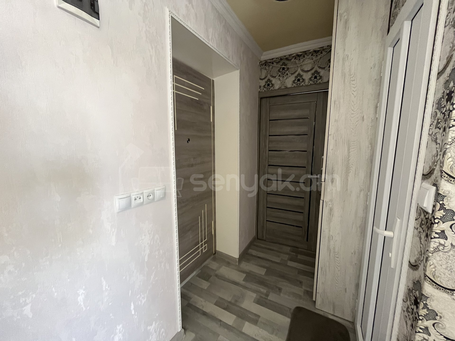 2 Սենյականոց Բնակարան Քարե Շենքում, 50քմ, 5/5 հարկ, Կապիտալ Վերանորոգված