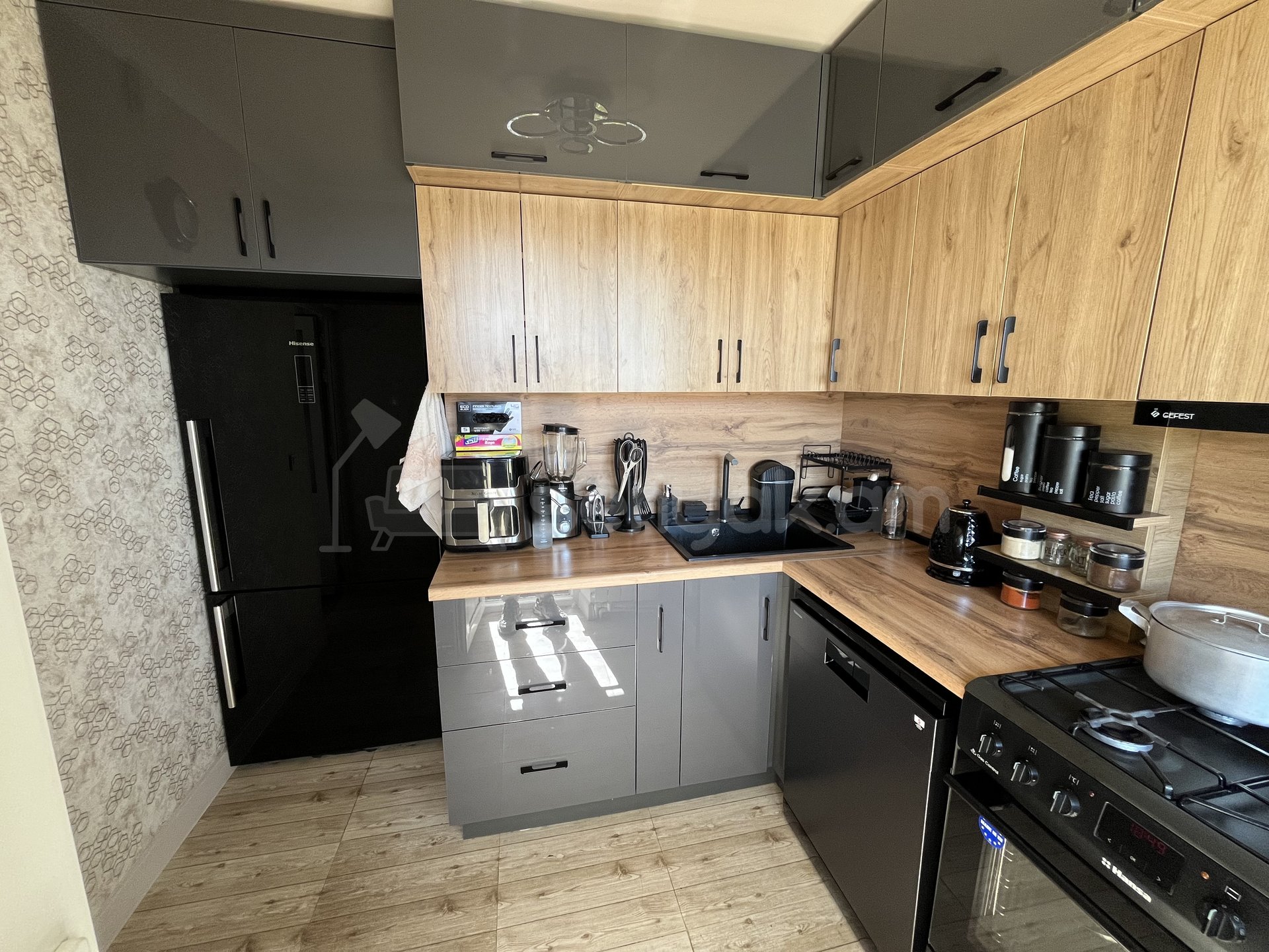 2 Սենյականոց Բնակարան Քարե Շենքում, 50քմ, 5/5 հարկ, Կապիտալ Վերանորոգված