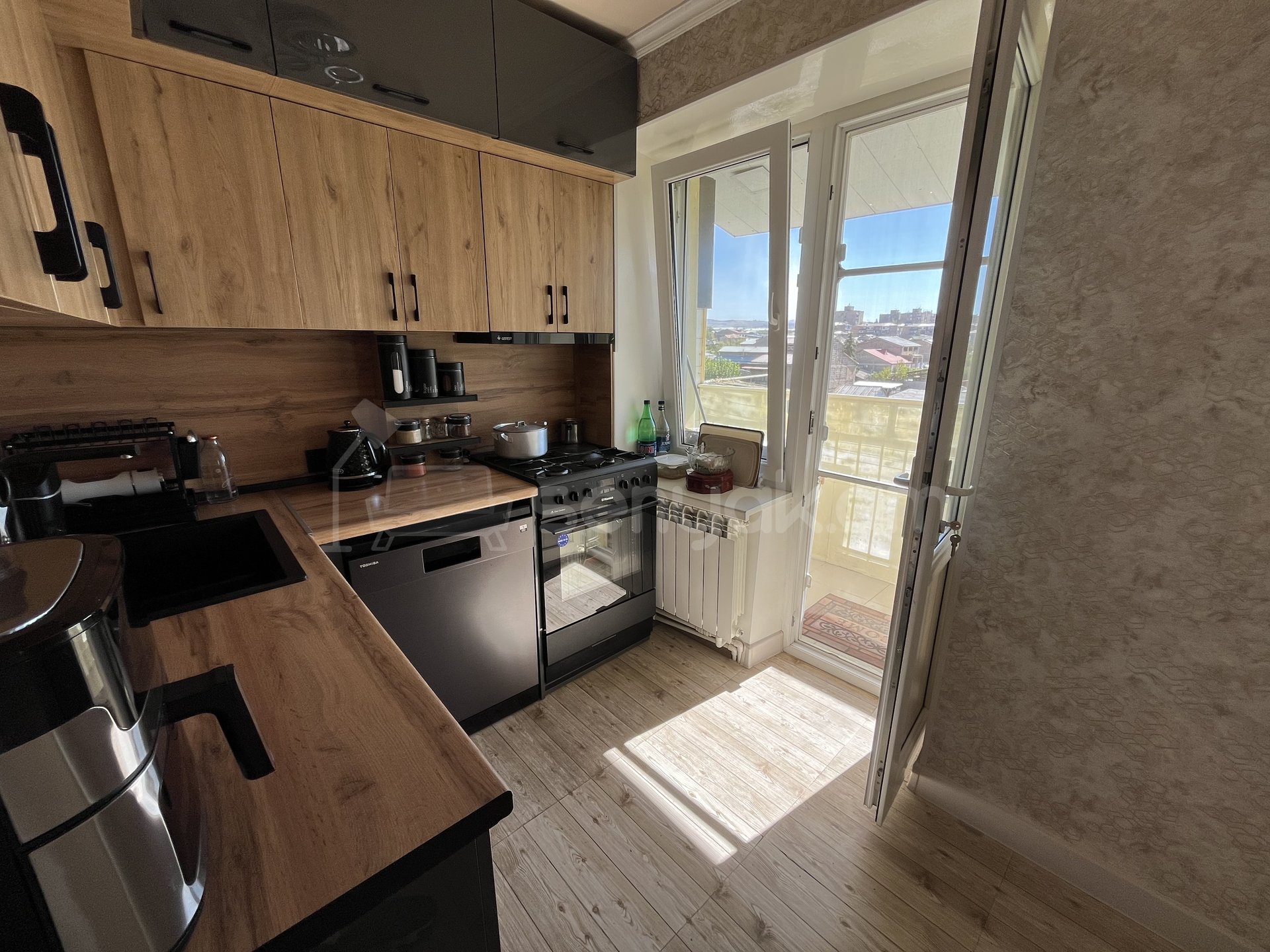 2 Սենյականոց Բնակարան Քարե Շենքում, 50քմ, 5/5 հարկ, Կապիտալ Վերանորոգված