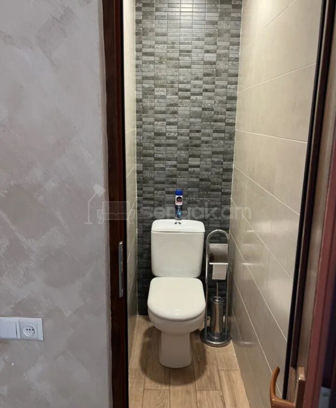 4 Սենյականոց Բնակարան Քարե Շենքում, 100քմ, 1/5 հարկ, Կապիտալ Վերանորոգված