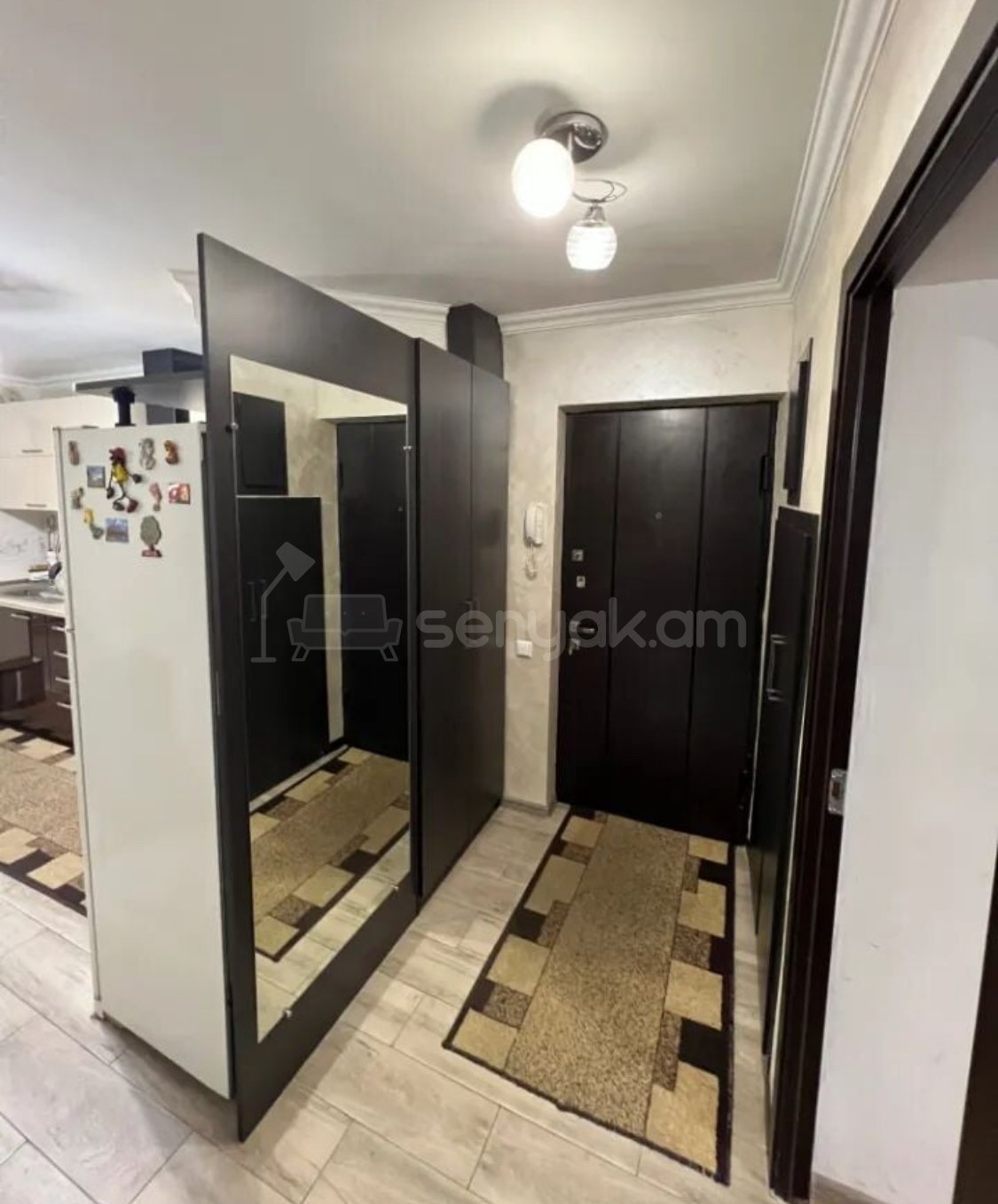 4 Սենյականոց Բնակարան Քարե Շենքում, 100քմ, 1/5 հարկ, Կապիտալ Վերանորոգված