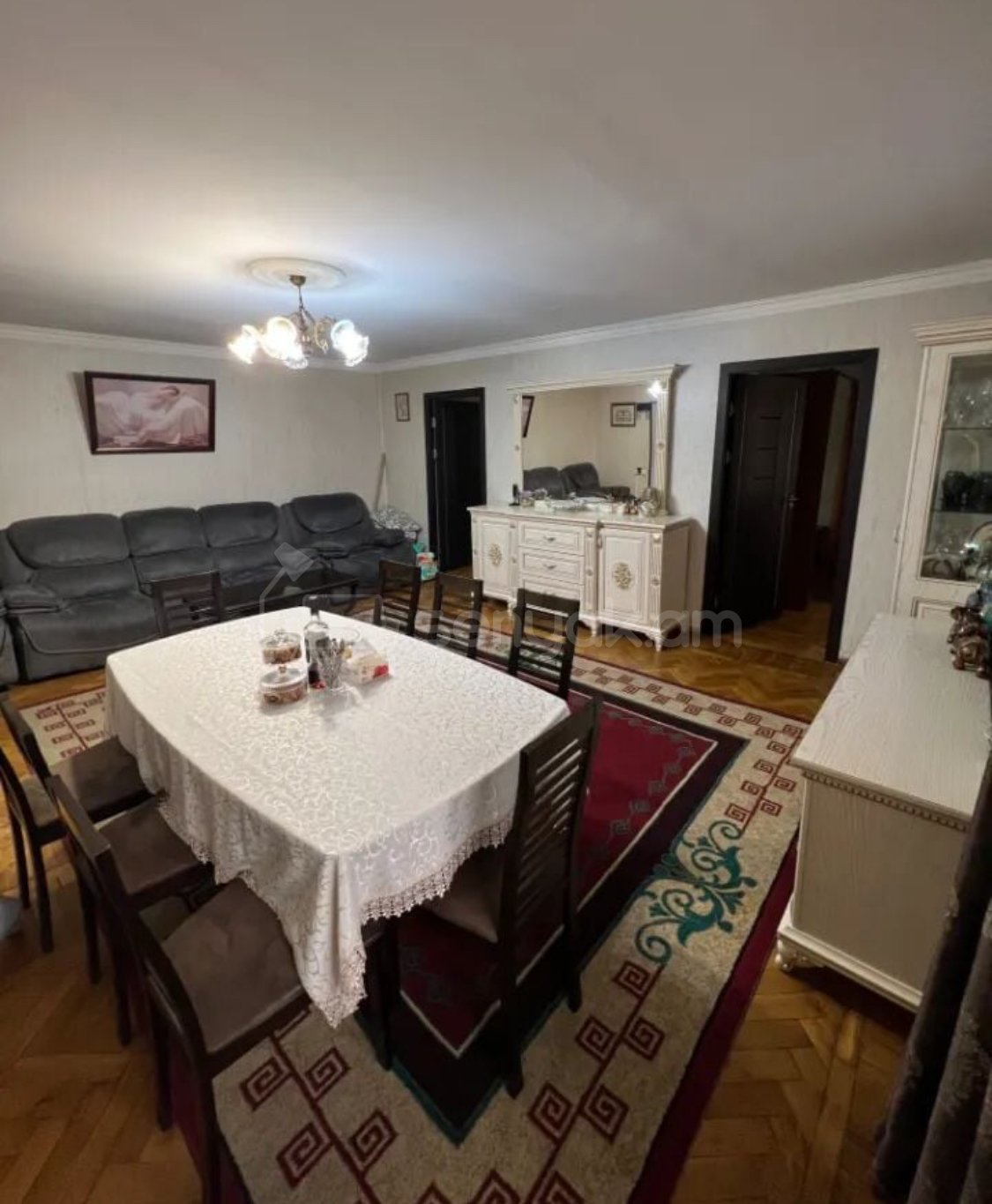 4 Սենյականոց Բնակարան Քարե Շենքում, 100քմ, 1/5 հարկ, Կապիտալ Վերանորոգված