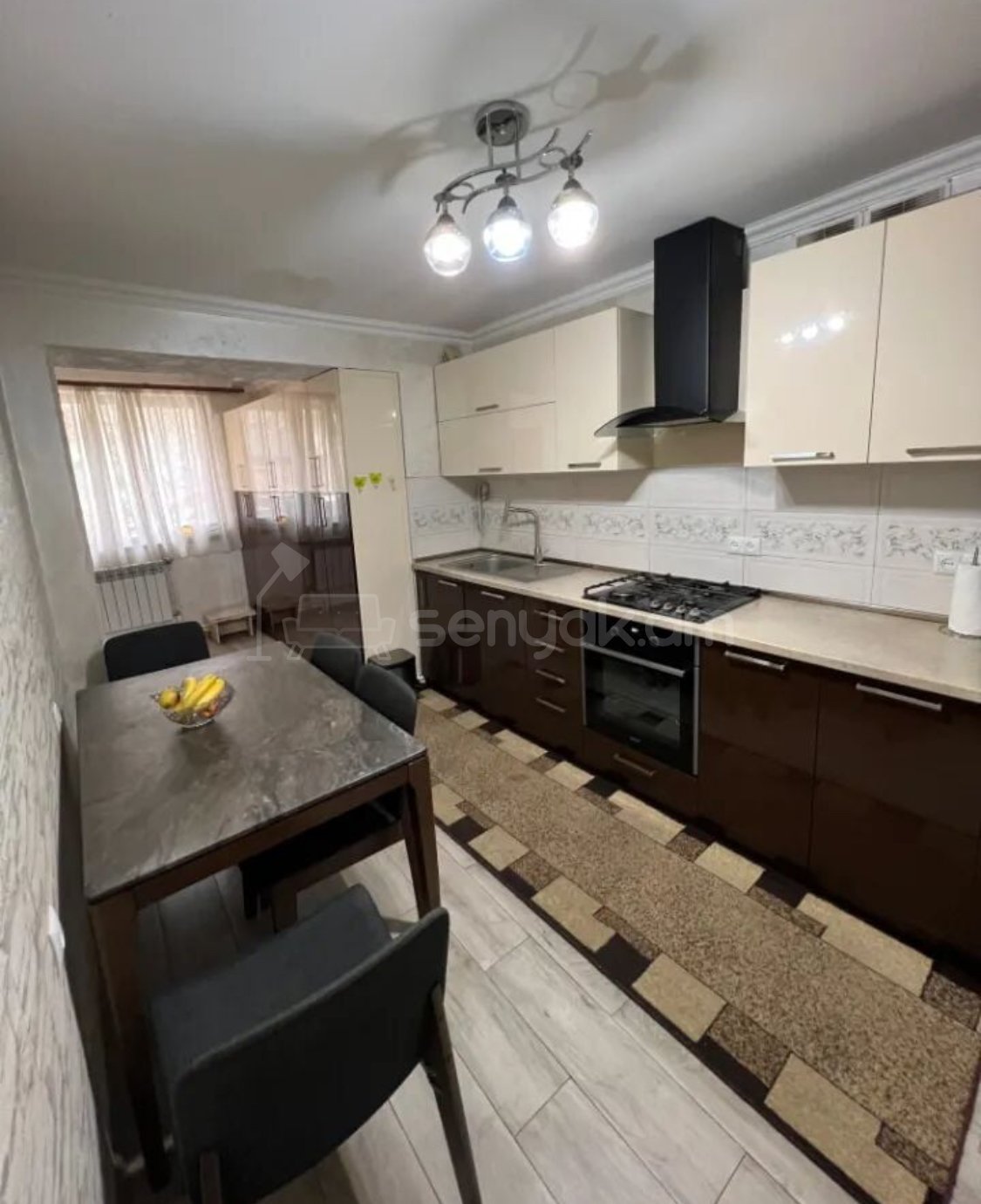 4 Սենյականոց Բնակարան Քարե Շենքում, 100քմ, 1/5 հարկ, Կապիտալ Վերանորոգված