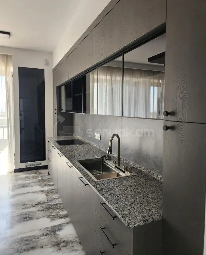 3 Սենյականոց Բնակարան Նորակառույցում, 136քմ, 8/13 հարկ, Դիզայներական Վերանորոգված, Կահավորված, Արևկող