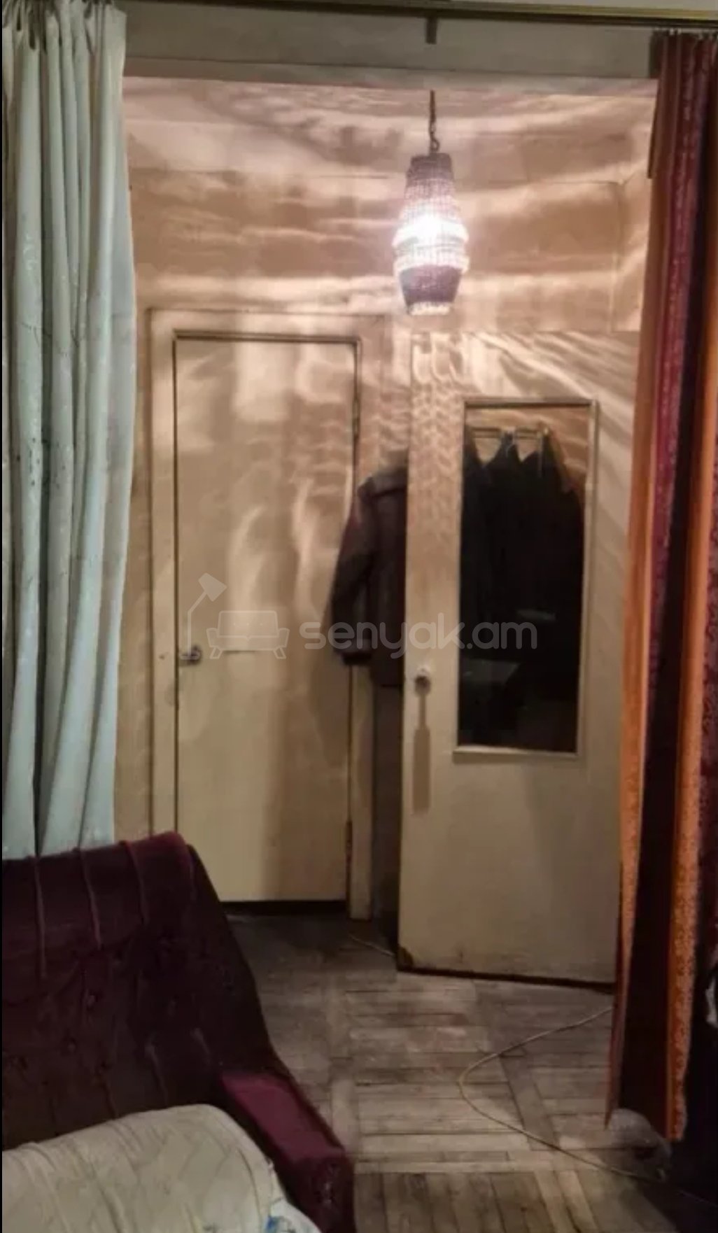 1 Սենյականոց Բնակարան Քարե Շենքում, 37քմ, 4/5 հարկ, Պետական Վիճակում