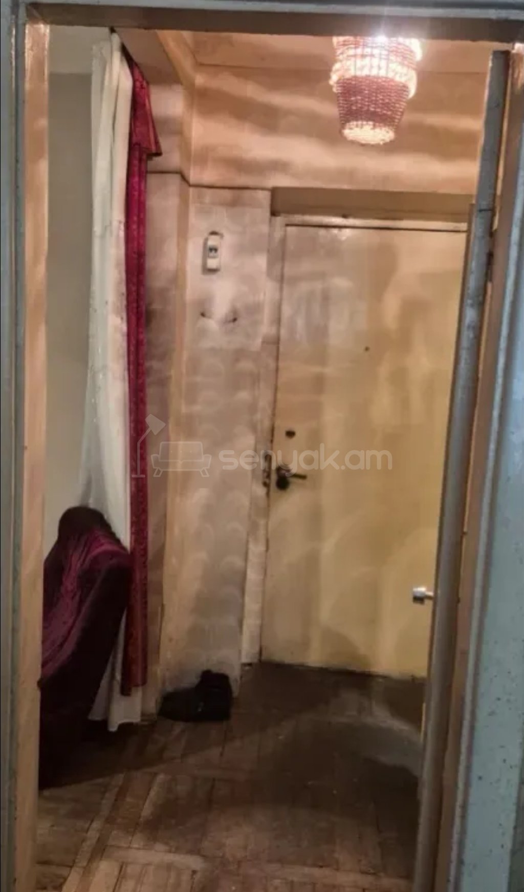 1 Սենյականոց Բնակարան Քարե Շենքում, 37քմ, 4/5 հարկ, Պետական Վիճակում