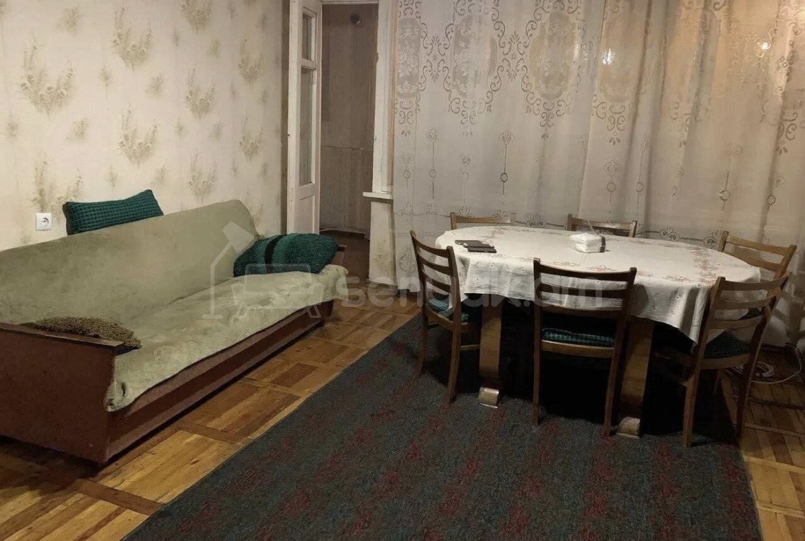 1 Սենյականոց Բնակարան Քարե Շենքում, 47քմ, 1/5 հարկ, Պետական Վիճակում