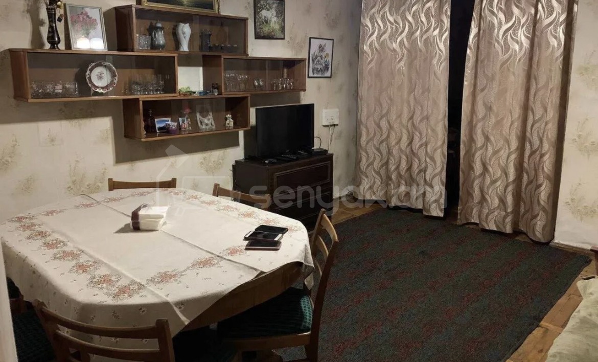 1 Սենյականոց Բնակարան Քարե Շենքում, 47քմ, 1/5 հարկ, Պետական Վիճակում