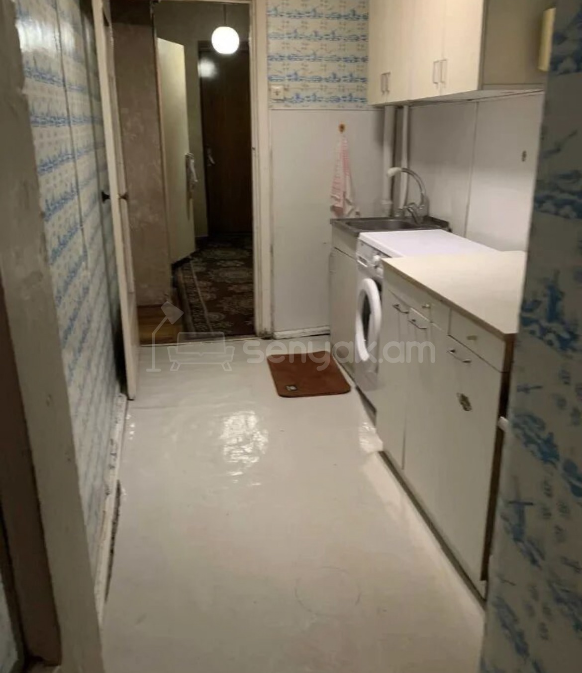 1 Սենյականոց Բնակարան Քարե Շենքում, 47քմ, 1/5 հարկ, Պետական Վիճակում