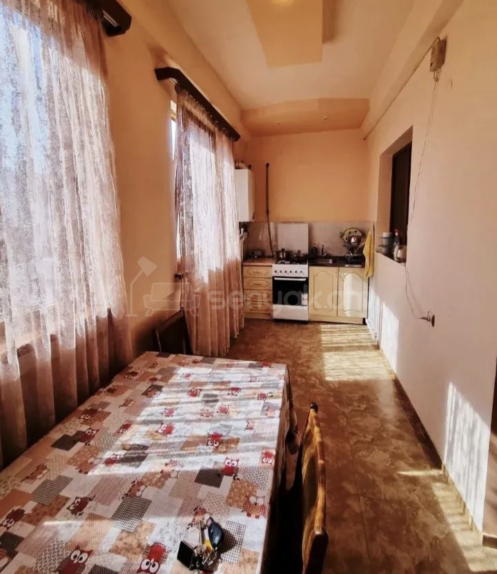 2 Սենյականոց Բնակարան Քարե Շենքում, 58քմ, 2/5 հարկ, Կապիտալ Վերանորոգված, Կահավորված, Արևկող