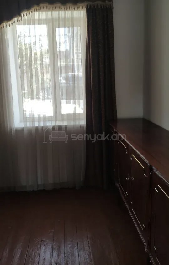 3 Սենյականոց Բնակարան Քարե Շենքում, 78քմ, 2/2 հարկ, Նորմալ Վիճակում, Կահավորված, Արևկող