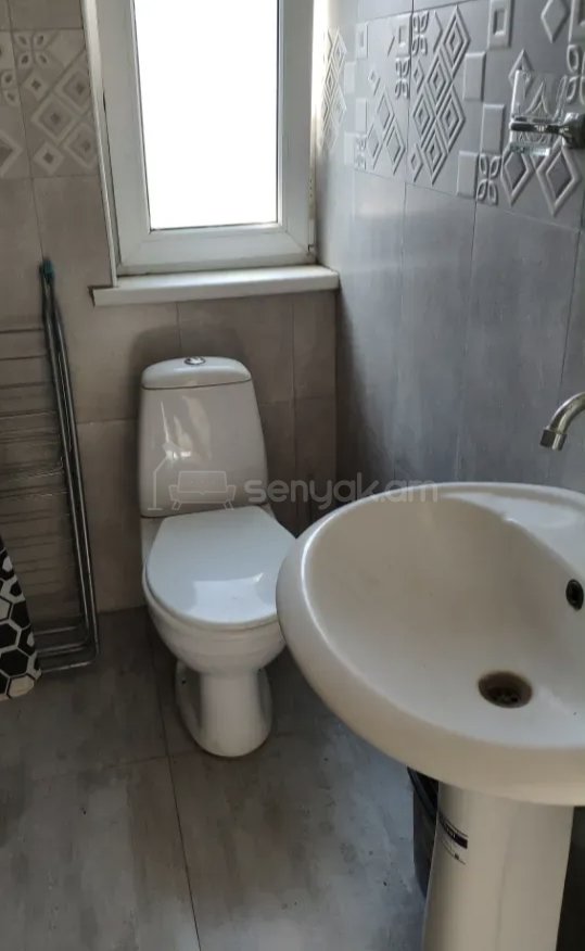 3 Սենյականոց Բնակարան Քարե Շենքում, 78քմ, 2/2 հարկ, Նորմալ Վիճակում, Կահավորված, Արևկող