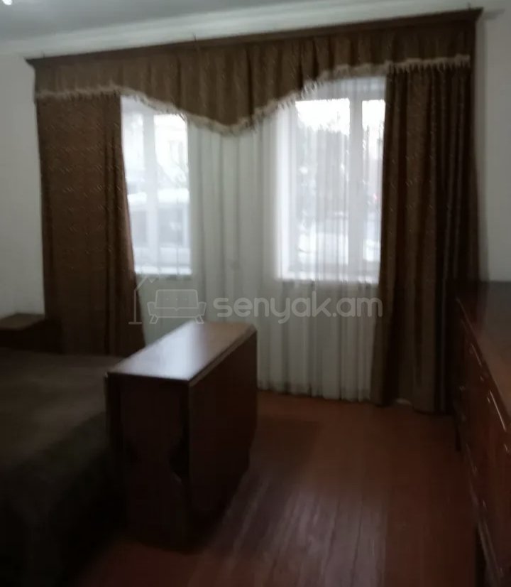 3 Սենյականոց Բնակարան Քարե Շենքում, 78քմ, 2/2 հարկ, Նորմալ Վիճակում, Կահավորված, Արևկող