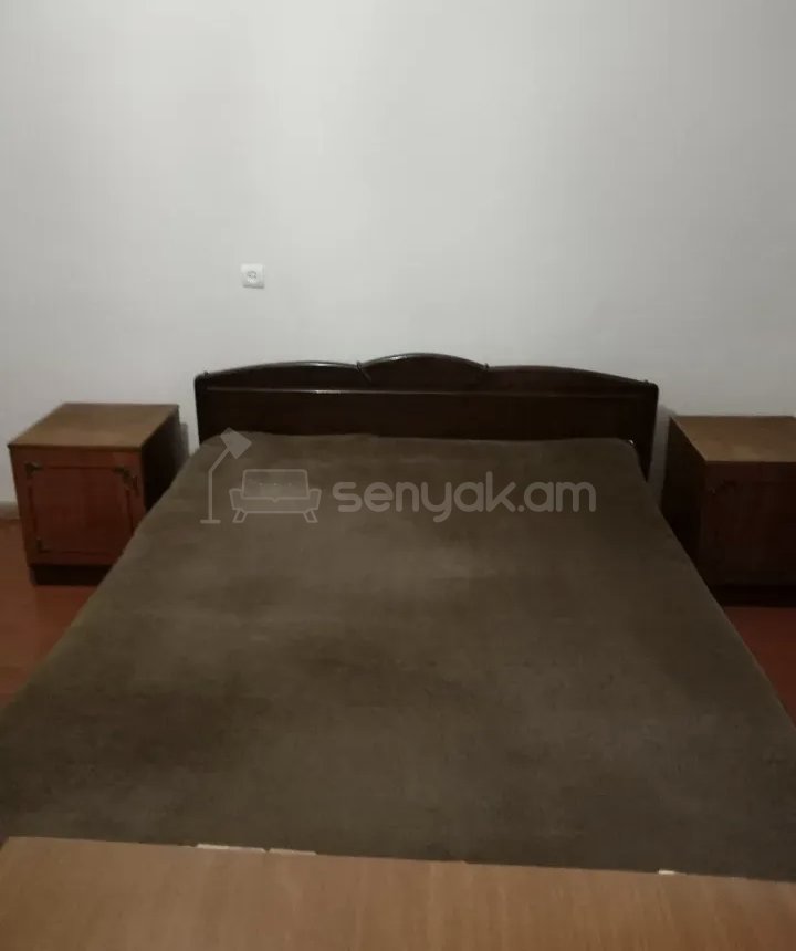 3 Սենյականոց Բնակարան Քարե Շենքում, 78քմ, 2/2 հարկ, Նորմալ Վիճակում, Կահավորված, Արևկող