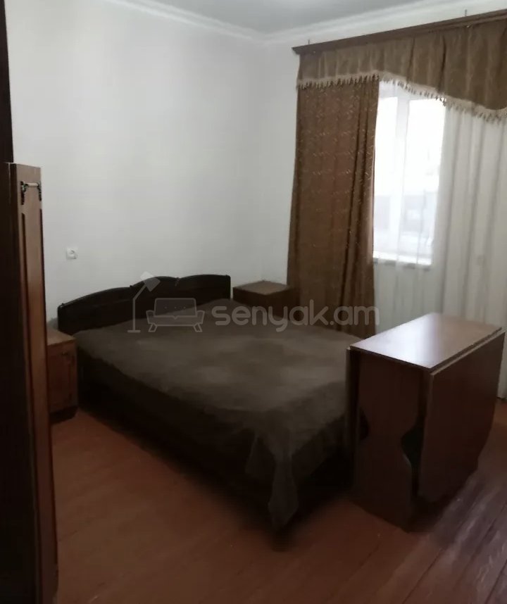 3 Սենյականոց Բնակարան Քարե Շենքում, 78քմ, 2/2 հարկ, Նորմալ Վիճակում, Կահավորված, Արևկող