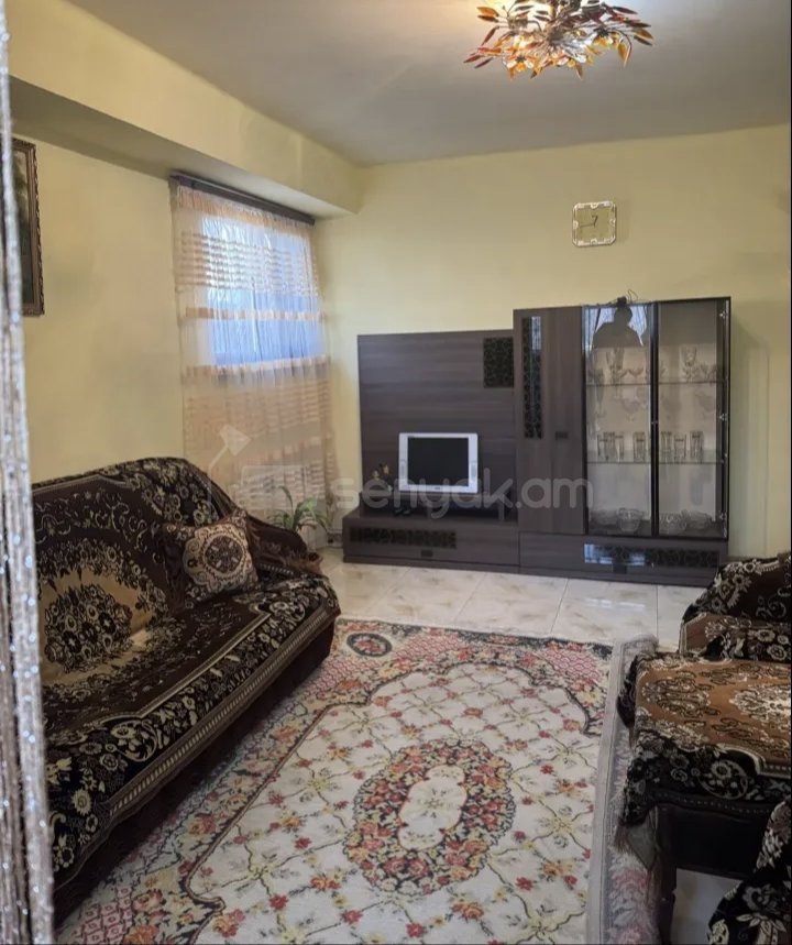 1 Սենյականոց Բնակարան Քարե Շենքում, 45քմ, 3/5 հարկ, Կապիտալ Վերանորոգված, Կահավորված, Արևկող