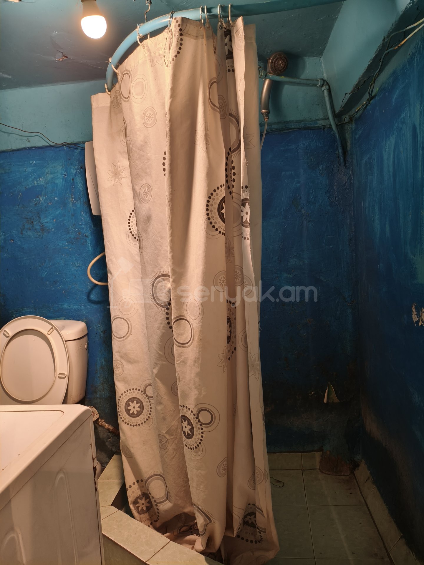 1 Սենյականոց Բնակարան Քարե Շենքում, 40քմ, 1/9 հարկ, Նորմալ Վիճակում, Կահավորված